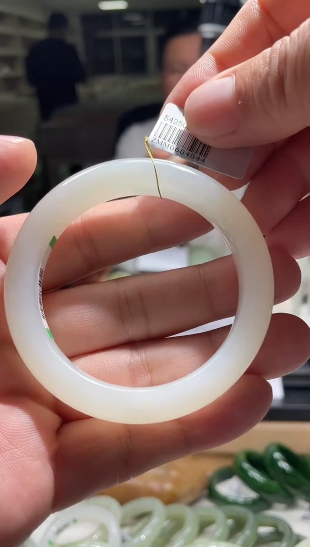 未镶嵌手镯和田玉55圈口 4044