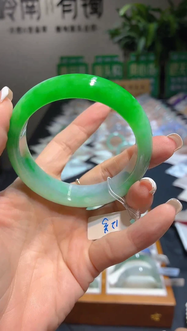 未镶嵌手镯翡翠12,全款70W，定金2W