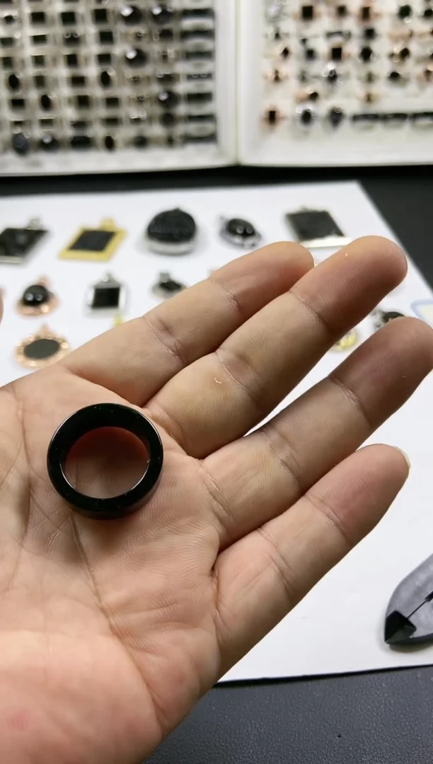 未镶嵌戒指翡翠1