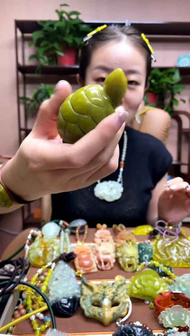 未镶嵌岫玉吊坠多样性发货发其中之一