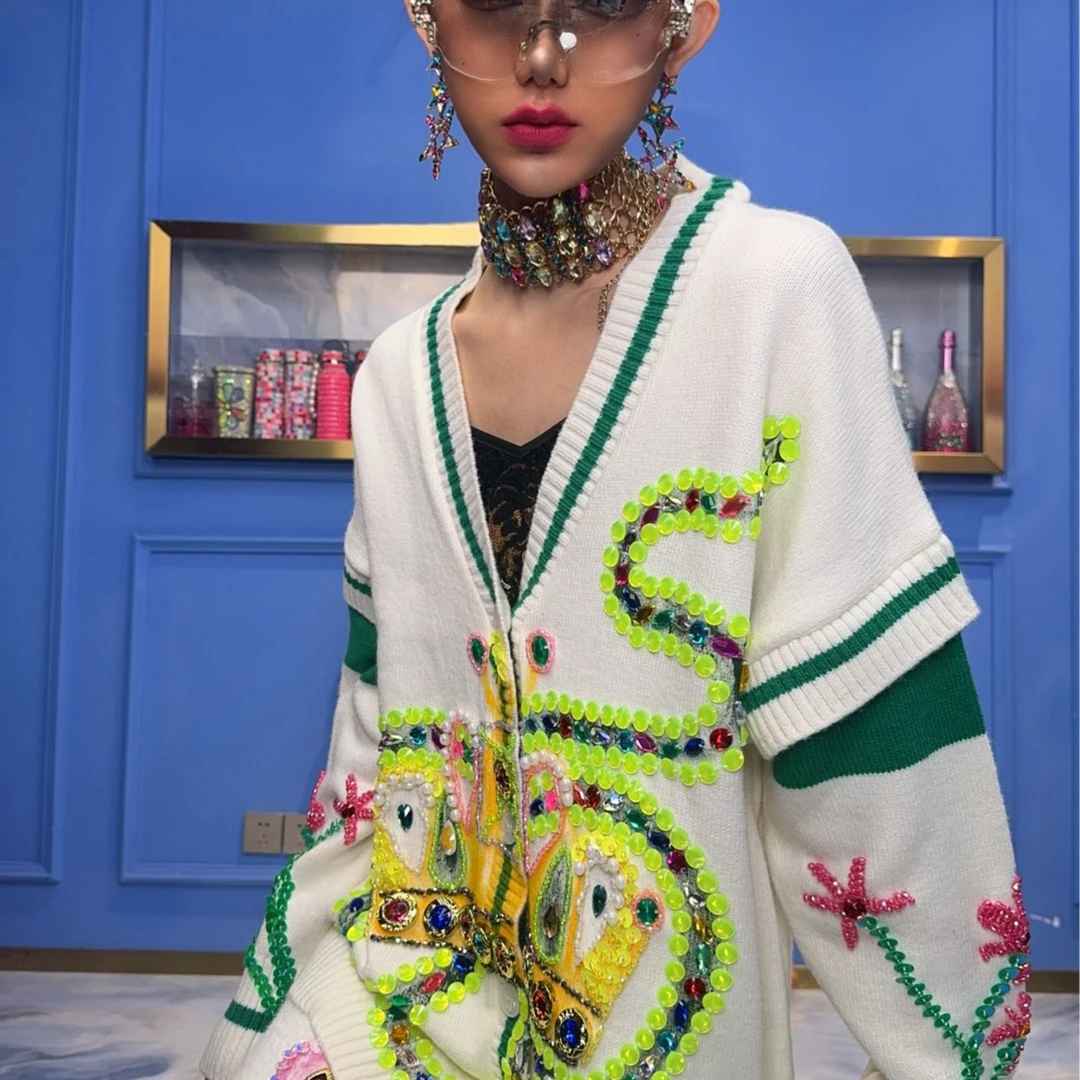 D00046 白色针织时尚休闲女士重工绣花气质百搭均码套装