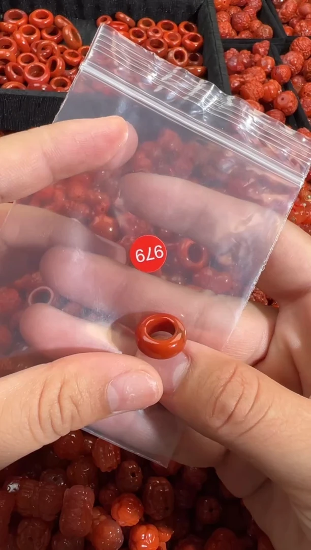南红玛瑙未镶嵌颈饰1