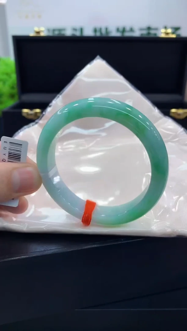 翡翠手镯未镶嵌手镯