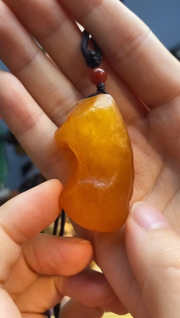 未镶嵌颈饰琥珀吊坠