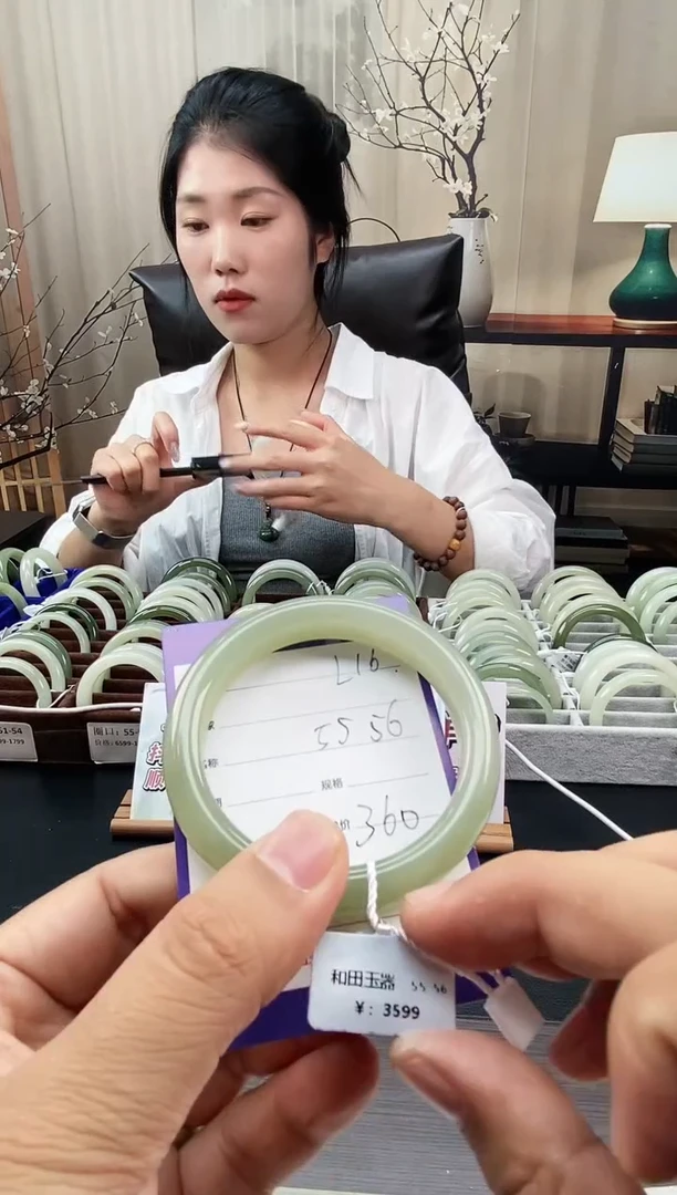 未镶嵌手镯和田玉L16微色差