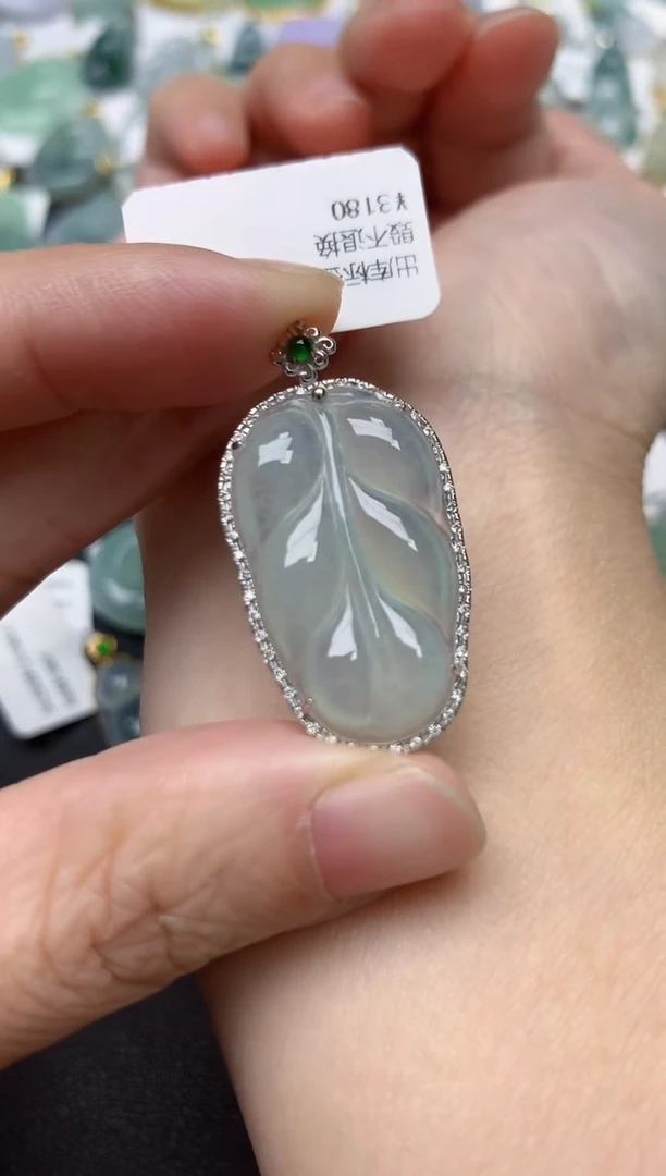 颈饰18K金镶嵌翡翠天然缅甸A货翡翠