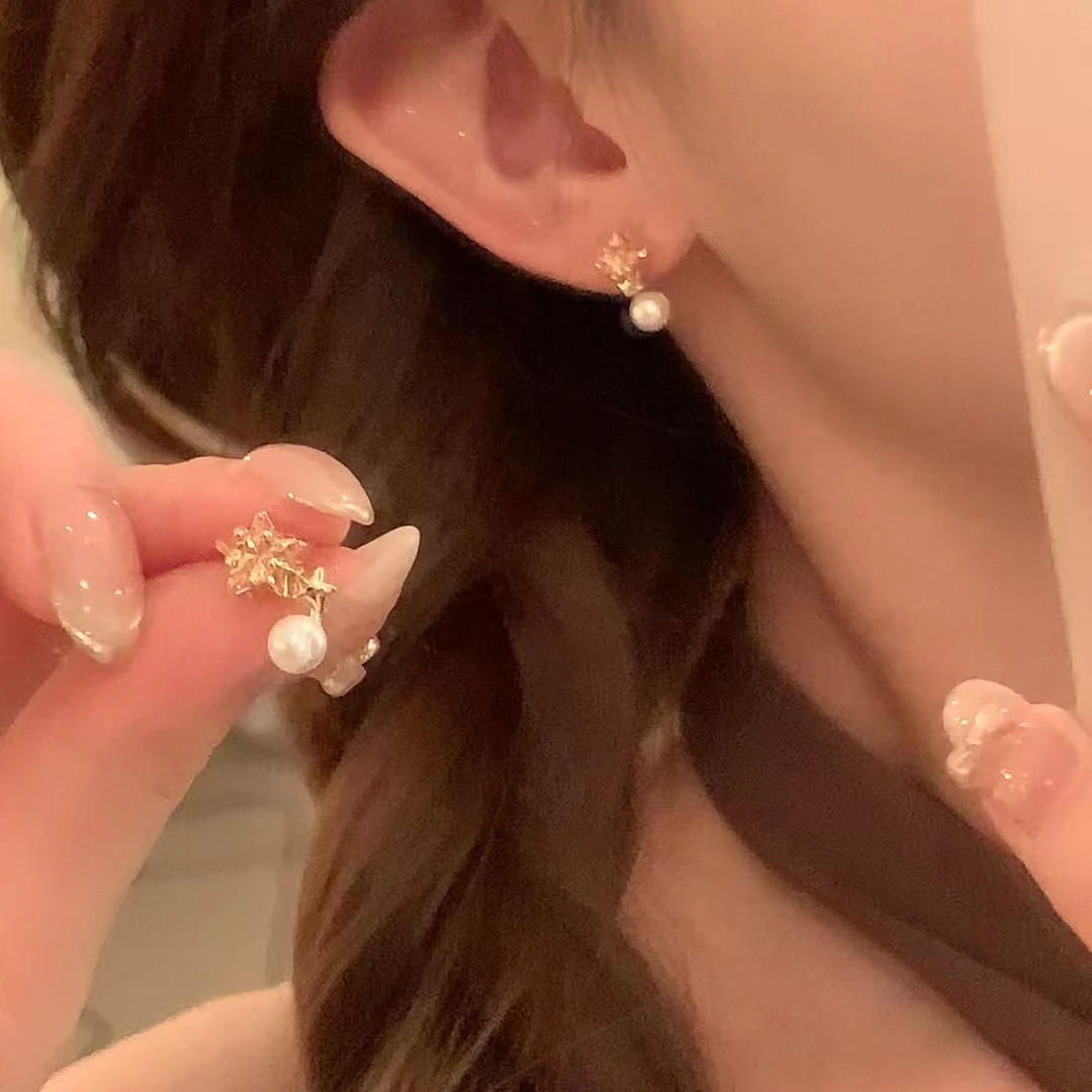 铜合金锆石耳饰 秋冬气质闪锆流光星星珍珠耳环女甜酷耳针耳饰