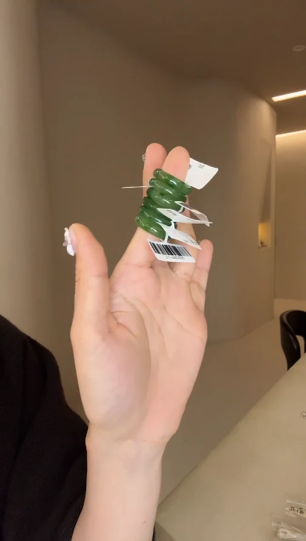 未镶嵌戒指和田玉俄碧15码多样性发其一