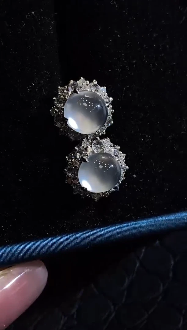 颈饰18K金镶嵌翡翠收到货48小时鉴赏期（超时不退不换）