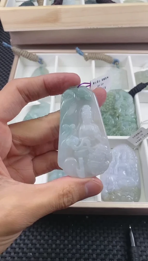 翡翠未镶嵌颈饰