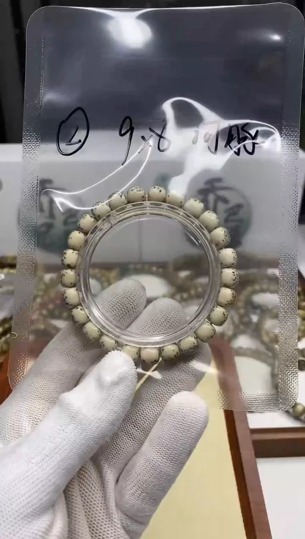 星月菩提手串138（2）石玉料河豚9*8mm礼盒