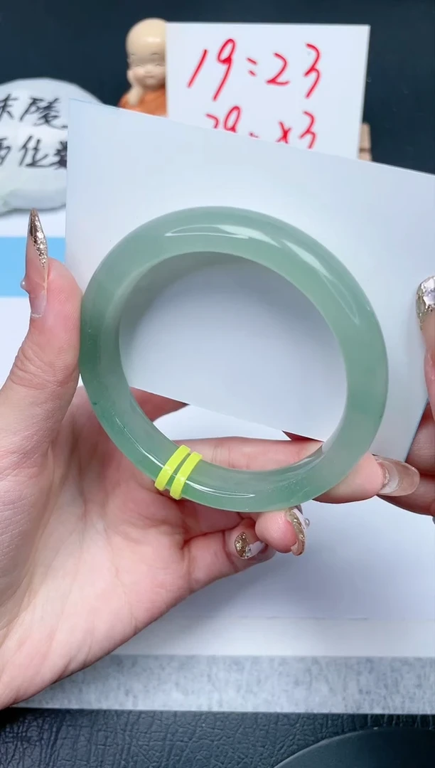 【闪购商品】石英质玉手镯未镶嵌13-56.3