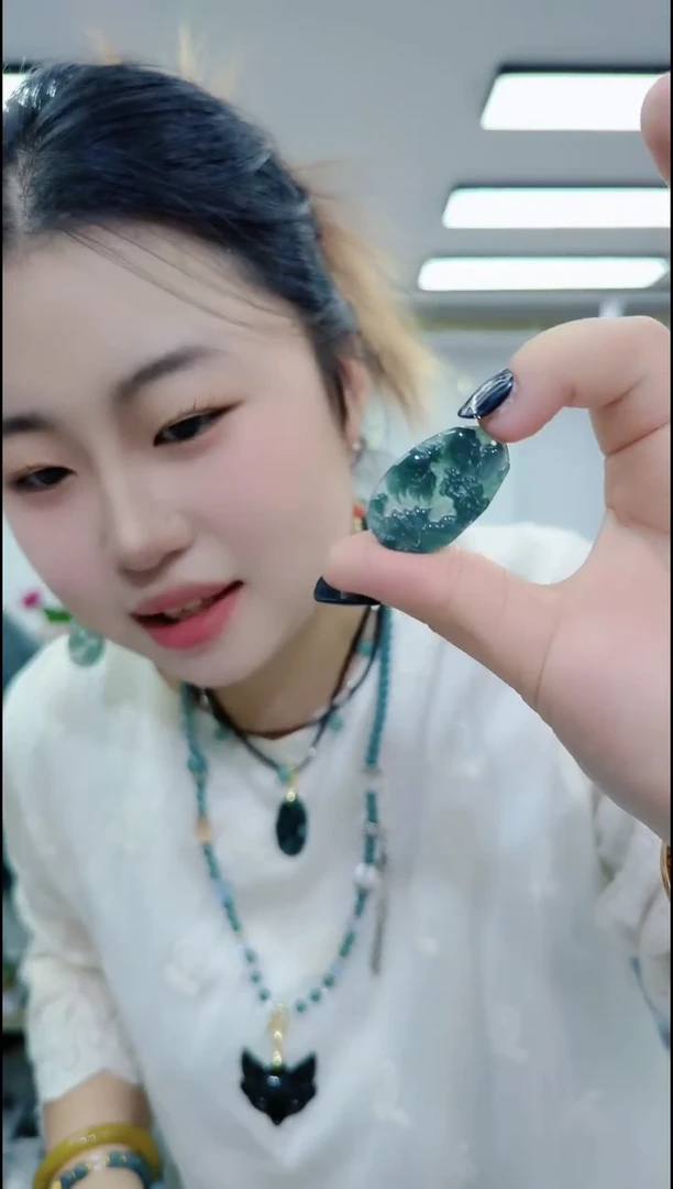 翡翠未镶嵌颈饰1005蓝水山水牌