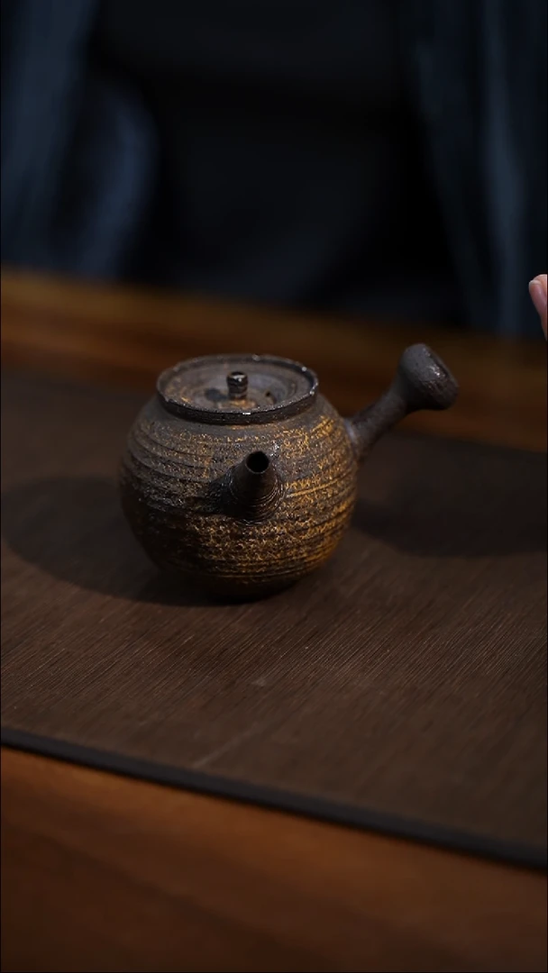 纯手工制作 黑紫砂侧把壶