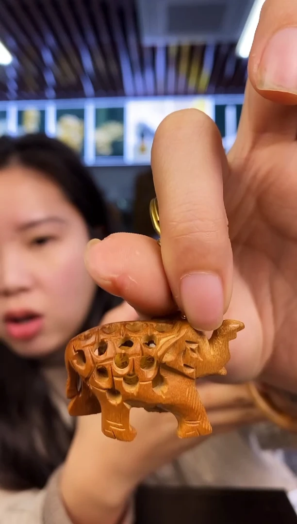 【闪购商品】檀香木Y黄标老山檀~工艺品大象钥匙扣