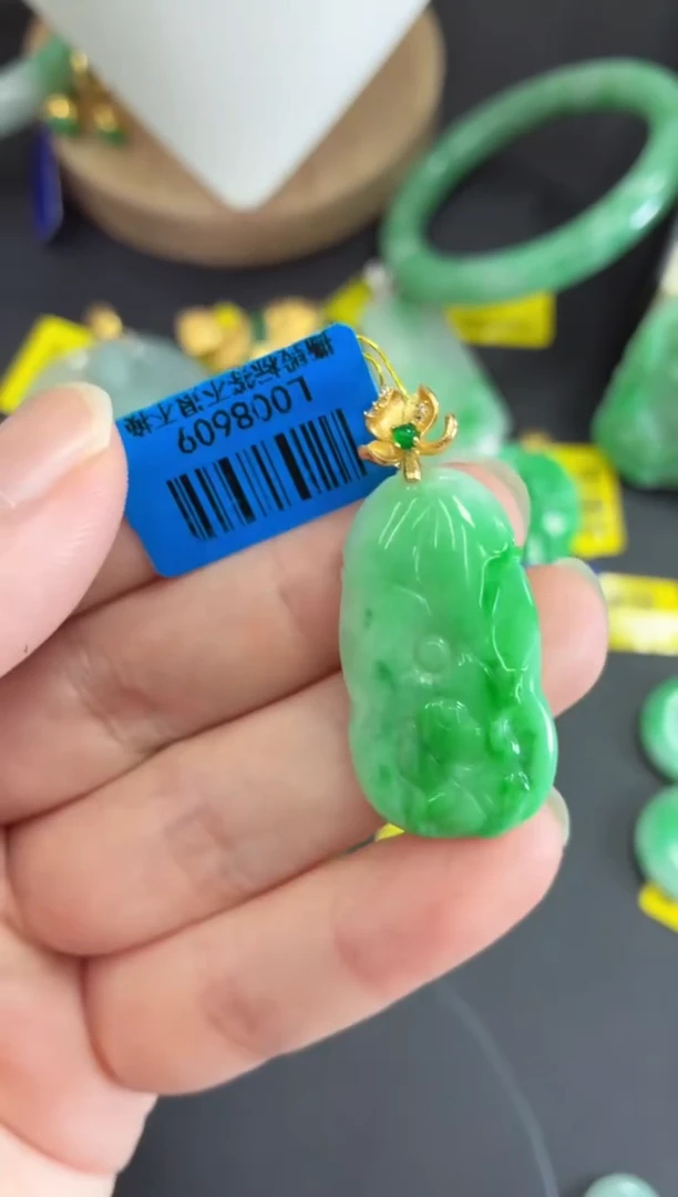 吊坠(不含链)未镶嵌翡翠挂件