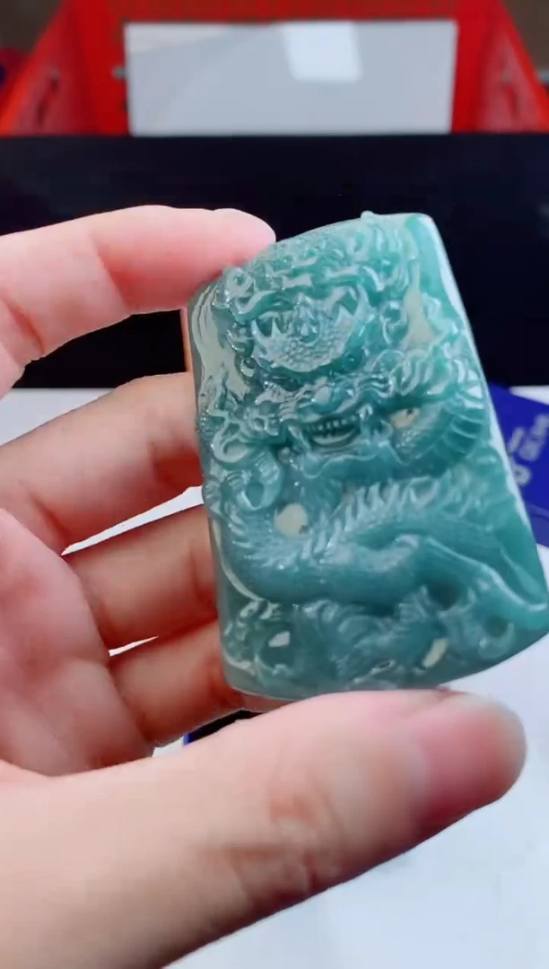 颈饰未镶嵌翡翠    ·