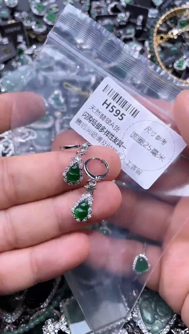 【闪购商品】翡翠颈饰未镶嵌H595耳扣