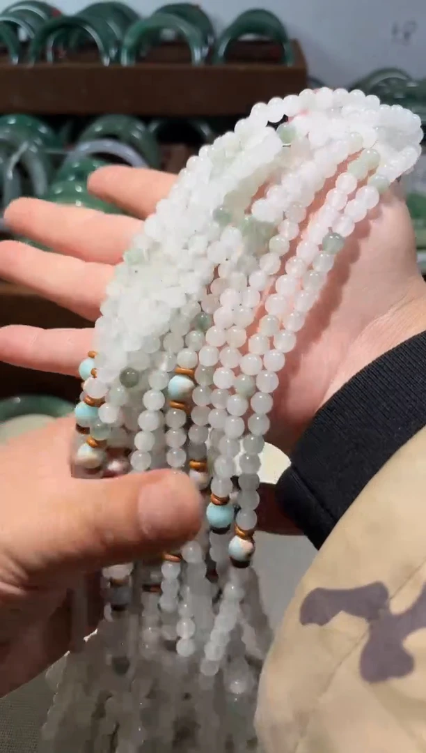 颈饰未镶嵌石英质玉发一条