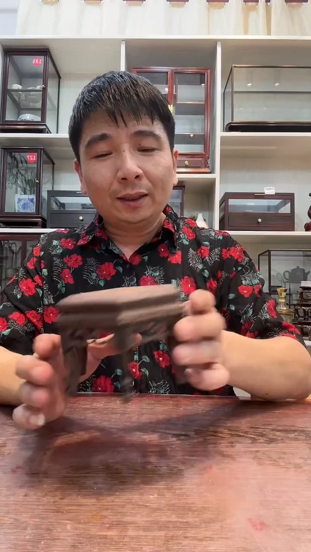 鸡翅木六角摆台480