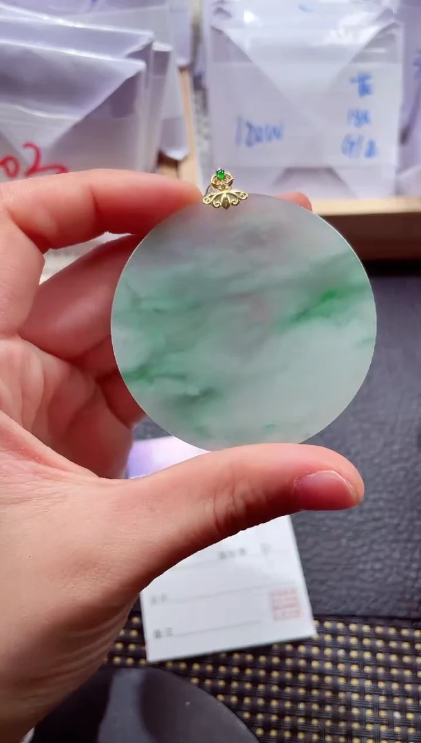 颈饰18K金镶嵌翡翠 000111