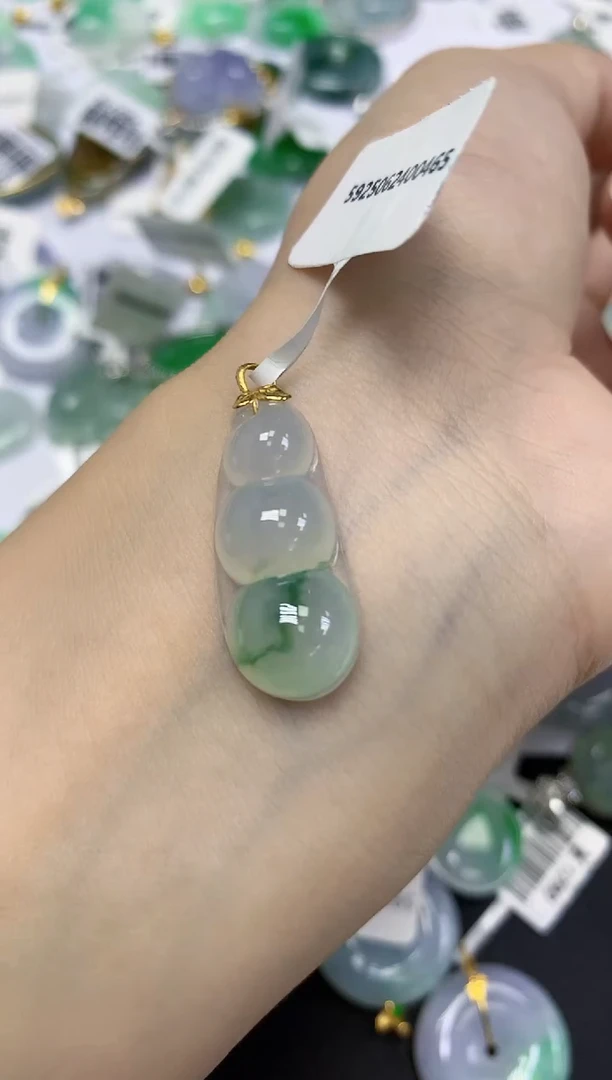 翡翠18K金镶嵌颈饰天然缅甸翡翠A货
