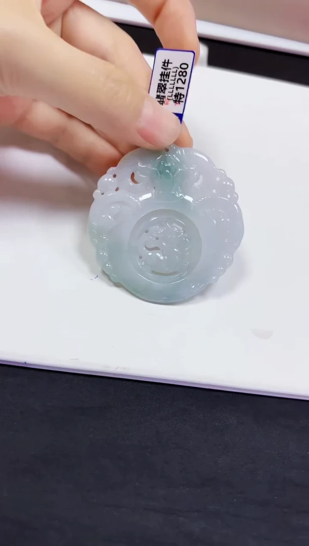 翡翠未镶嵌颈饰挂件