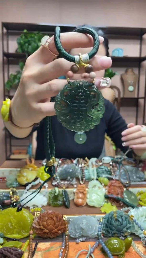 未镶嵌岫玉吊坠·