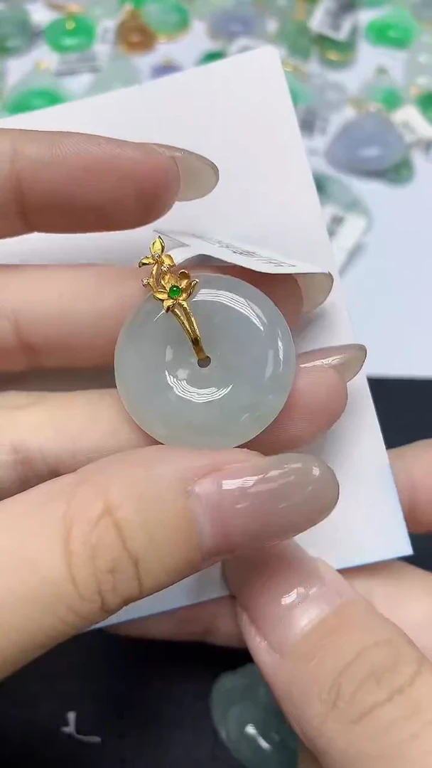 翡翠18K金镶嵌颈饰天然缅甸翡翠A货