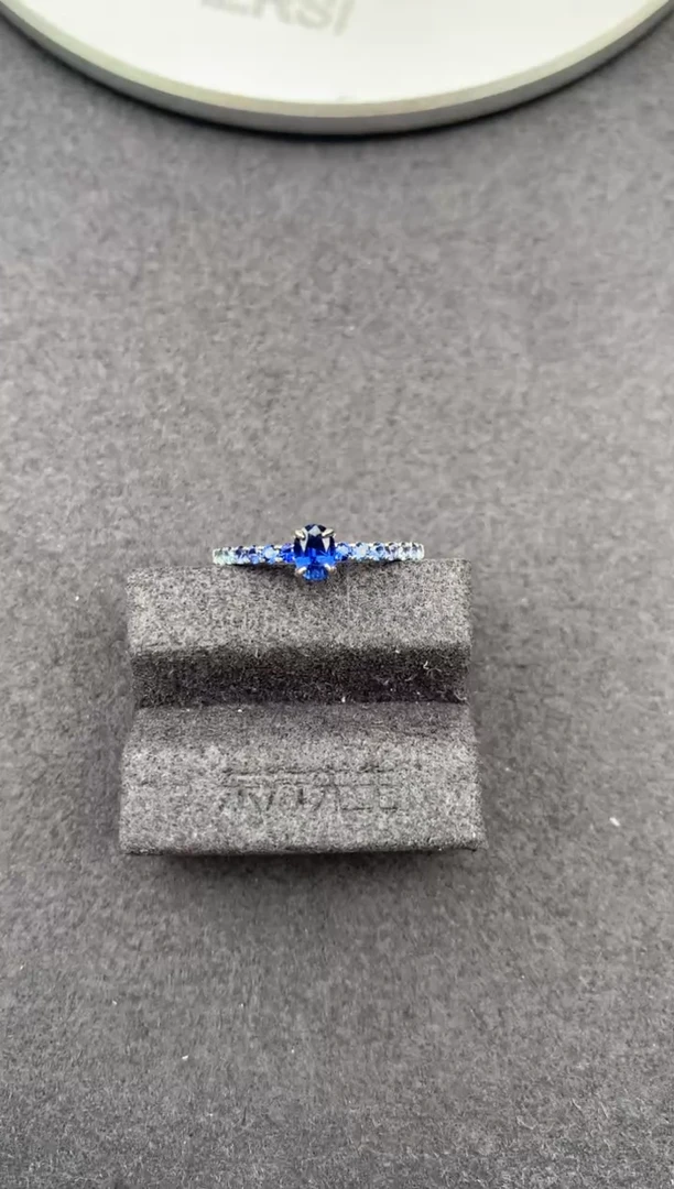 戒指蓝宝石18K金镶嵌0.29ct蓝宝石  FH 定制