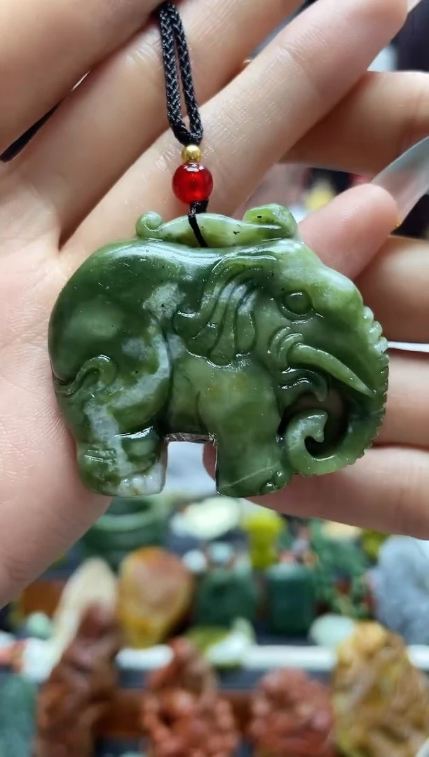 岫玉未镶嵌吊坠·