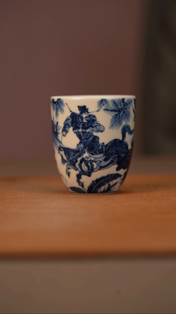 陶瓷幽蓝溪堂人物手雷杯