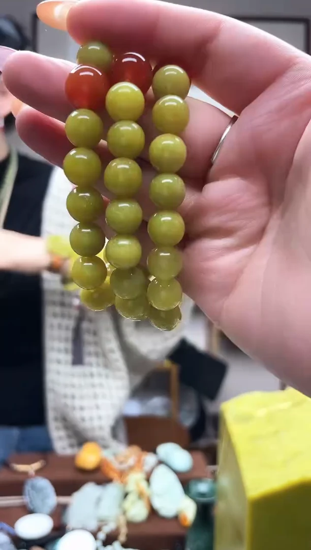 未镶嵌岫玉吊坠··
