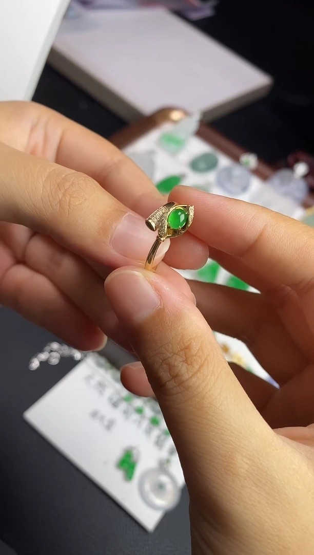 翡翠未镶嵌吊坠(不含链)1