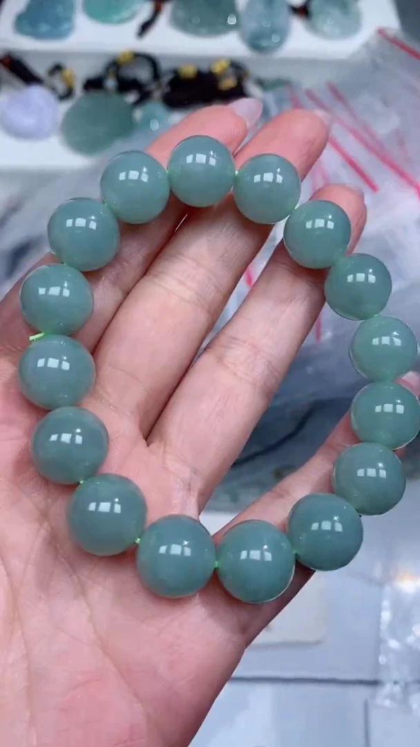 颈饰未镶嵌翡翠手串