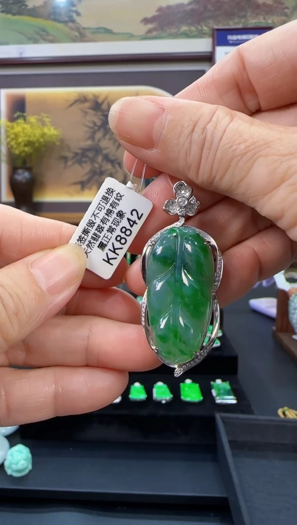 颈饰18K金镶嵌翡翠KK8842  树叶