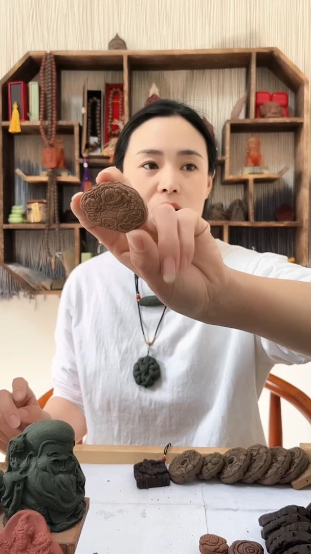 【闪购商品】泥塑鹅梨如意牡丹吊坠