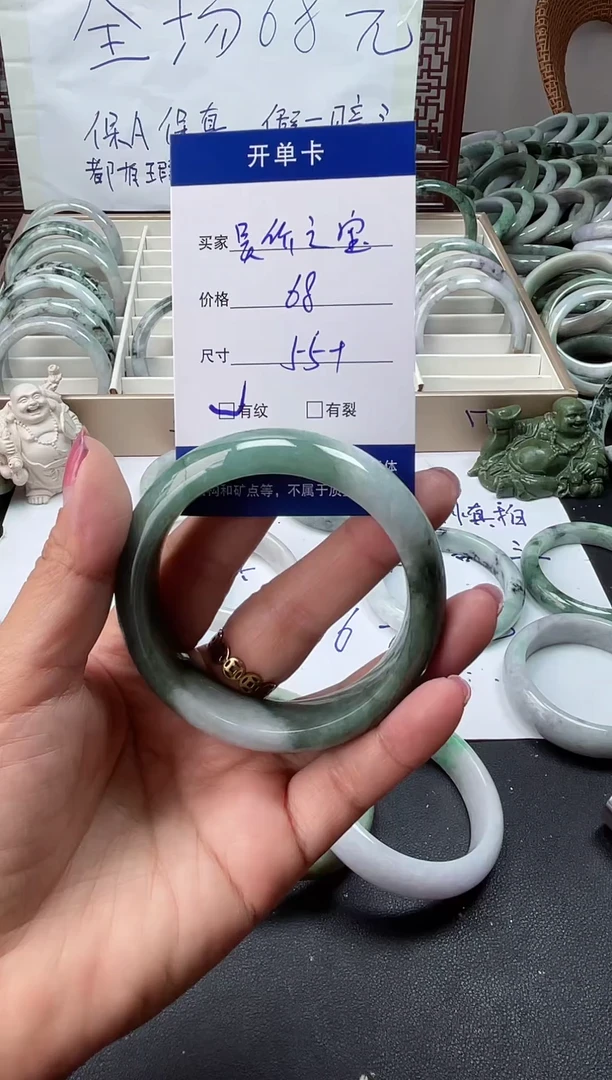 翡翠手镯未镶嵌吴****?翡翠手镯#15