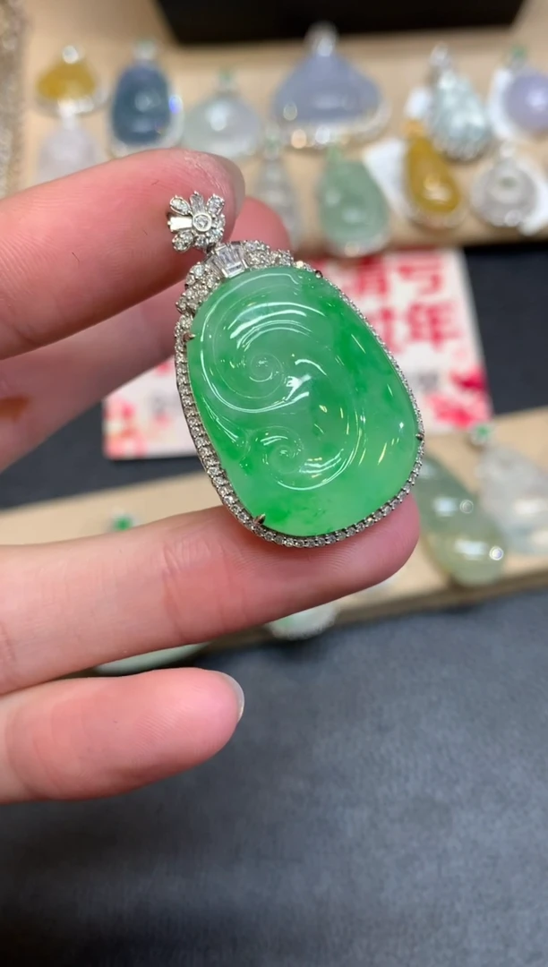 【闪购商品】翡翠颈饰18K金镶嵌如意【无服务费】