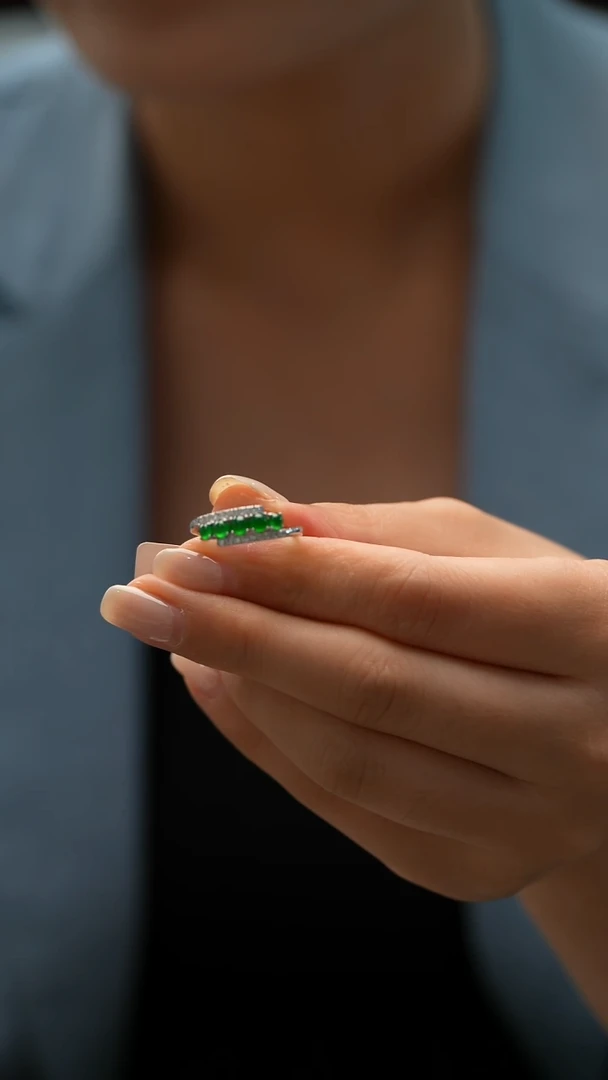 18K金镶嵌戒指翡翠戒指