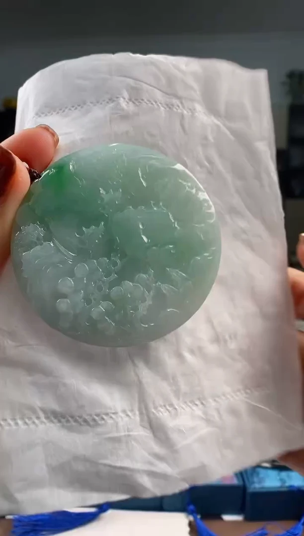 颈饰未镶嵌翡翠  多样性发其一