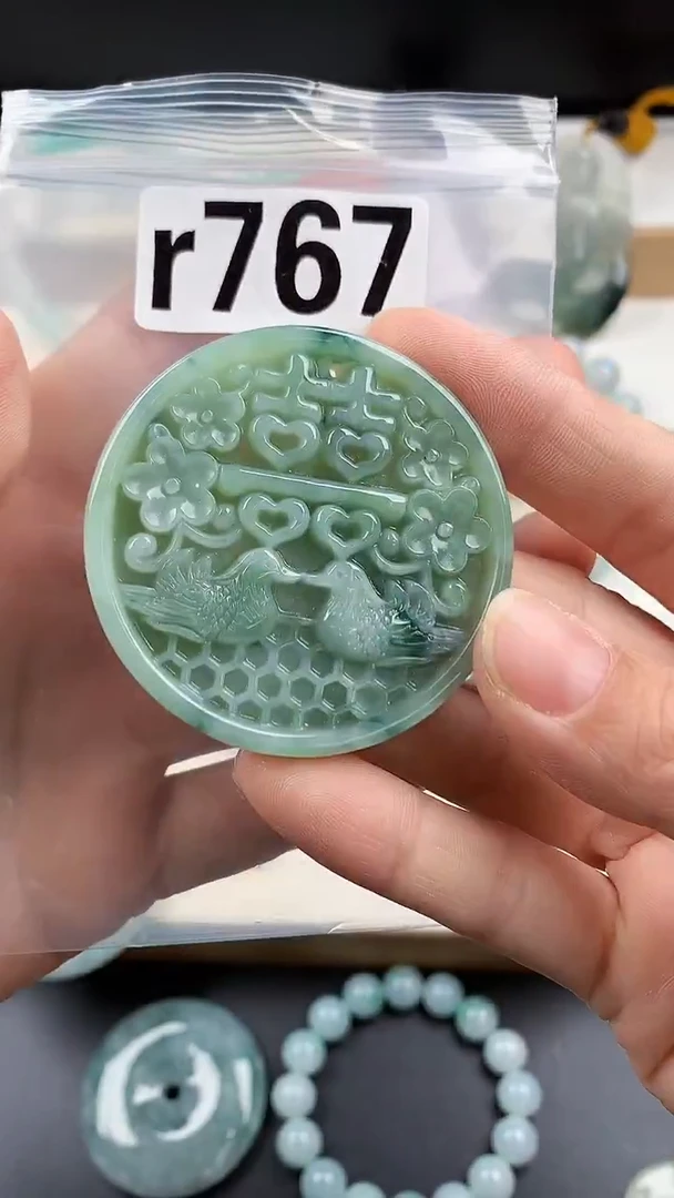 颈饰未镶嵌翡翠天然翡翠吊坠挂件