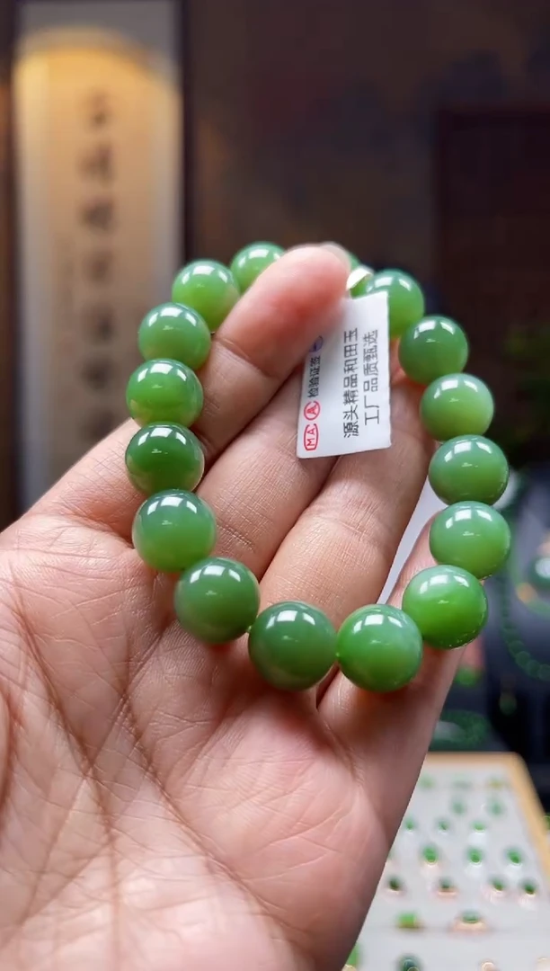和田玉（碧玉）未镶嵌颈饰༺****༻±12mm阳绿单圈手串