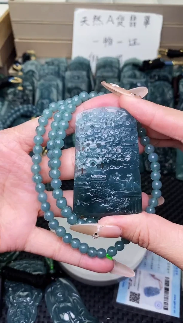 颈饰未镶嵌翡翠