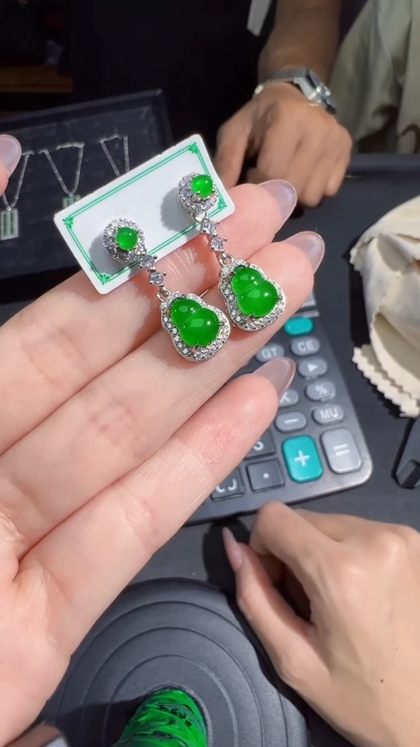 【闪购商品】定制翡翠未镶嵌耳钉商品多样性发货1