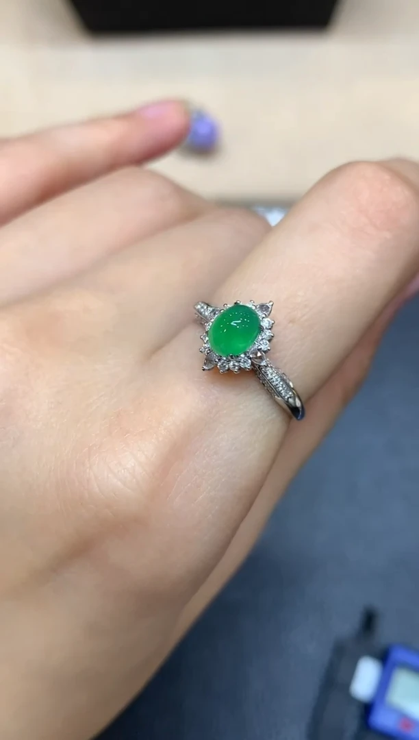 18K金镶嵌戒指翡翠蛋面【无服务费