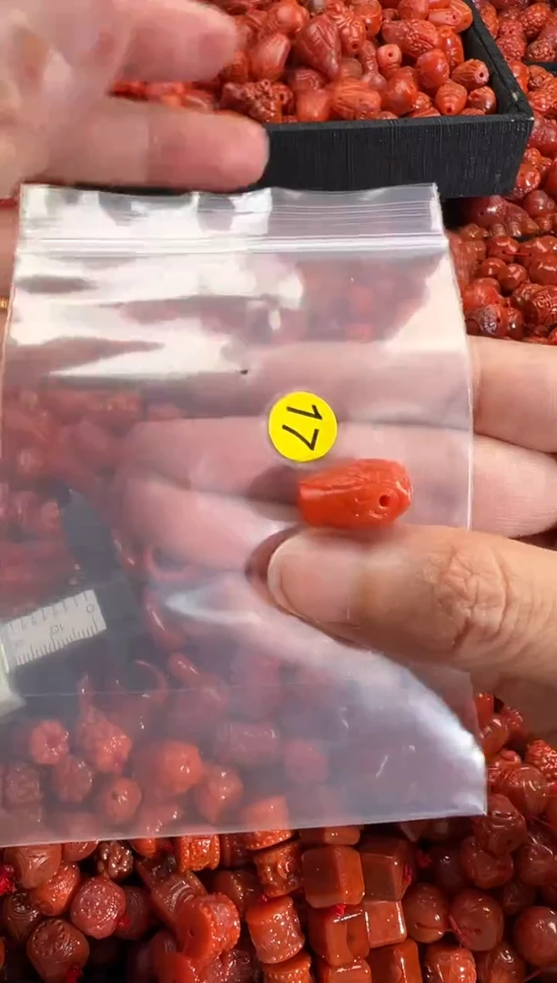 南红玛瑙未镶嵌颈饰1