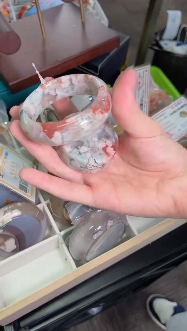 未镶嵌手镯石英质玉六*六圈口（赠品镯心）