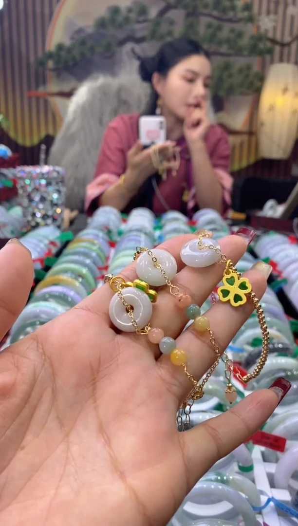 【闪购商品】翡翠手链未镶嵌多样性发货仅发其一