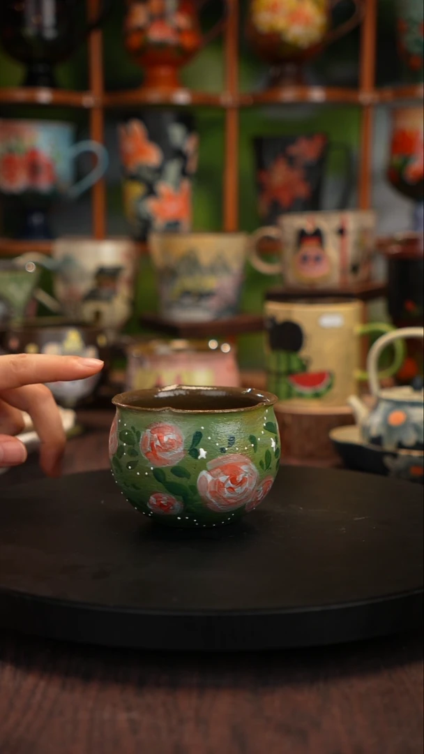 釉下手绘陶瓷杯子